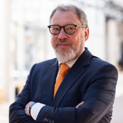 Sebastian Kamps – Arzt, Autor und Pandemie-Experte sebastian kamps